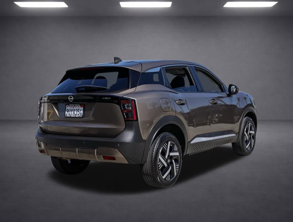 Used 2025 Nissan Kicks SV FWD image 4