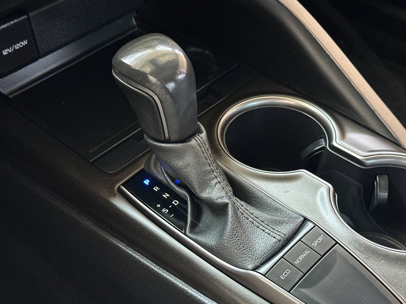Used 2024 Toyota Camry SE FWD image 19