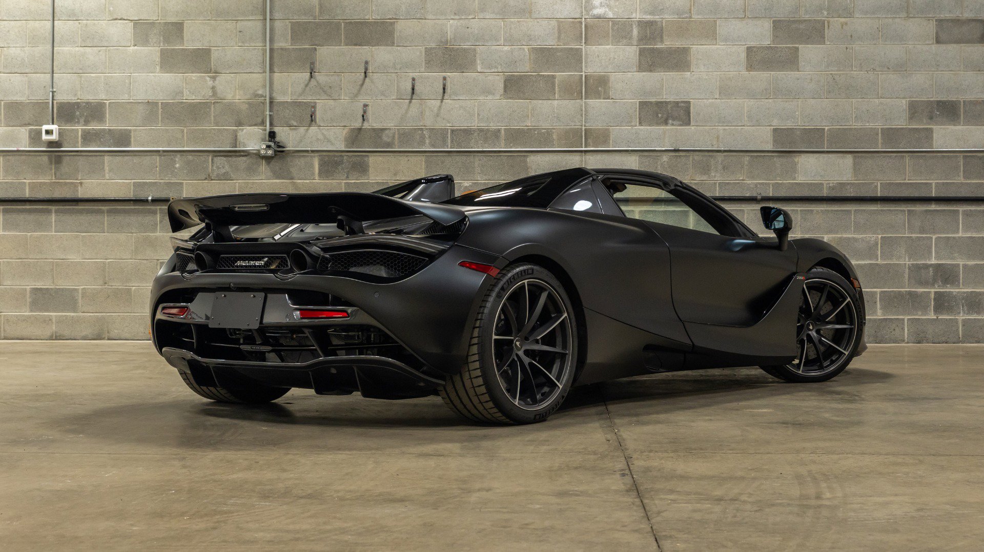 Used 2020 McLaren 720S Spider image 10