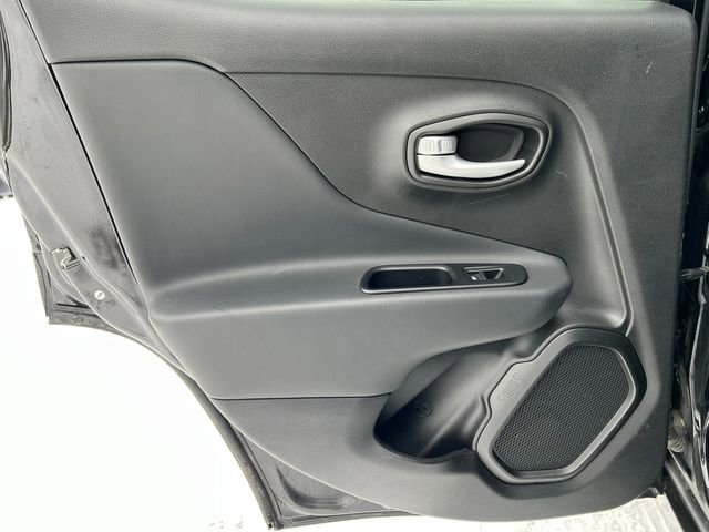 Used 2023 Jeep Renegade Latitude image 29