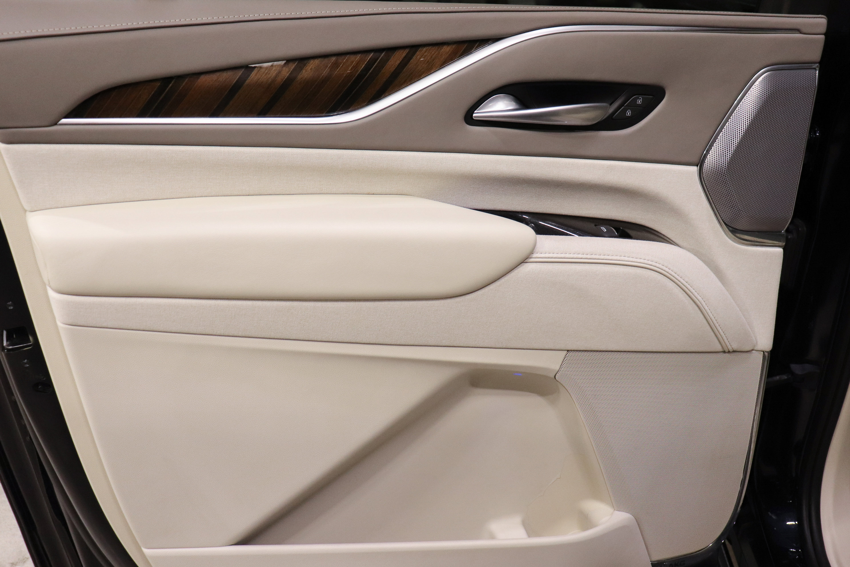 Used 2022 Cadillac Escalade ESV Sport Platinum image 18