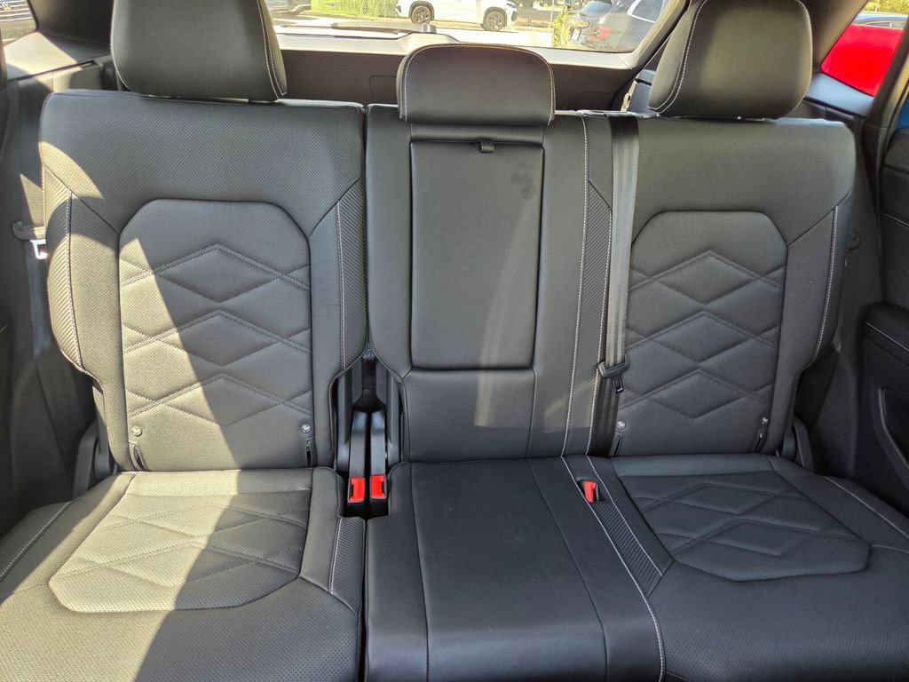 Used 2026 Volkswagen Atlas Cross Sport SE w/ Black Wheel Package FWD image 31