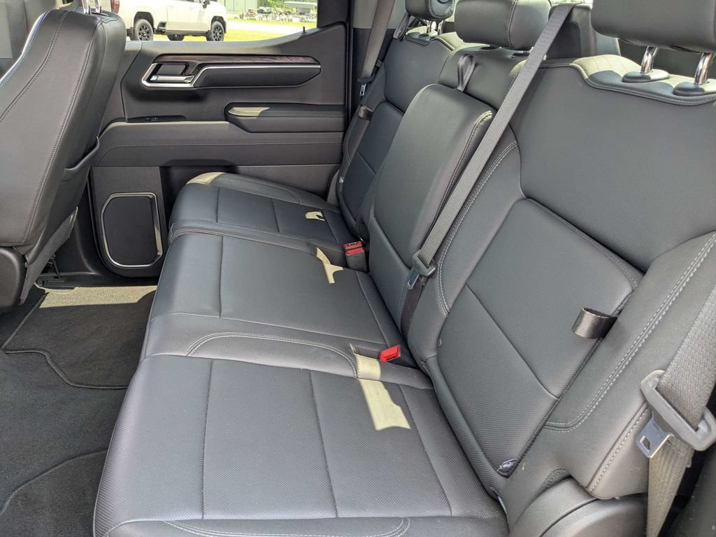 Used 2025 GMC Sierra 1500 SLT AWD/4WD image 14