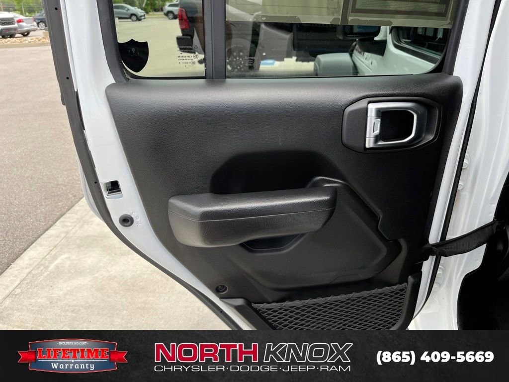 Used 2023 Jeep Gladiator Rubicon AWD/4WD image 17