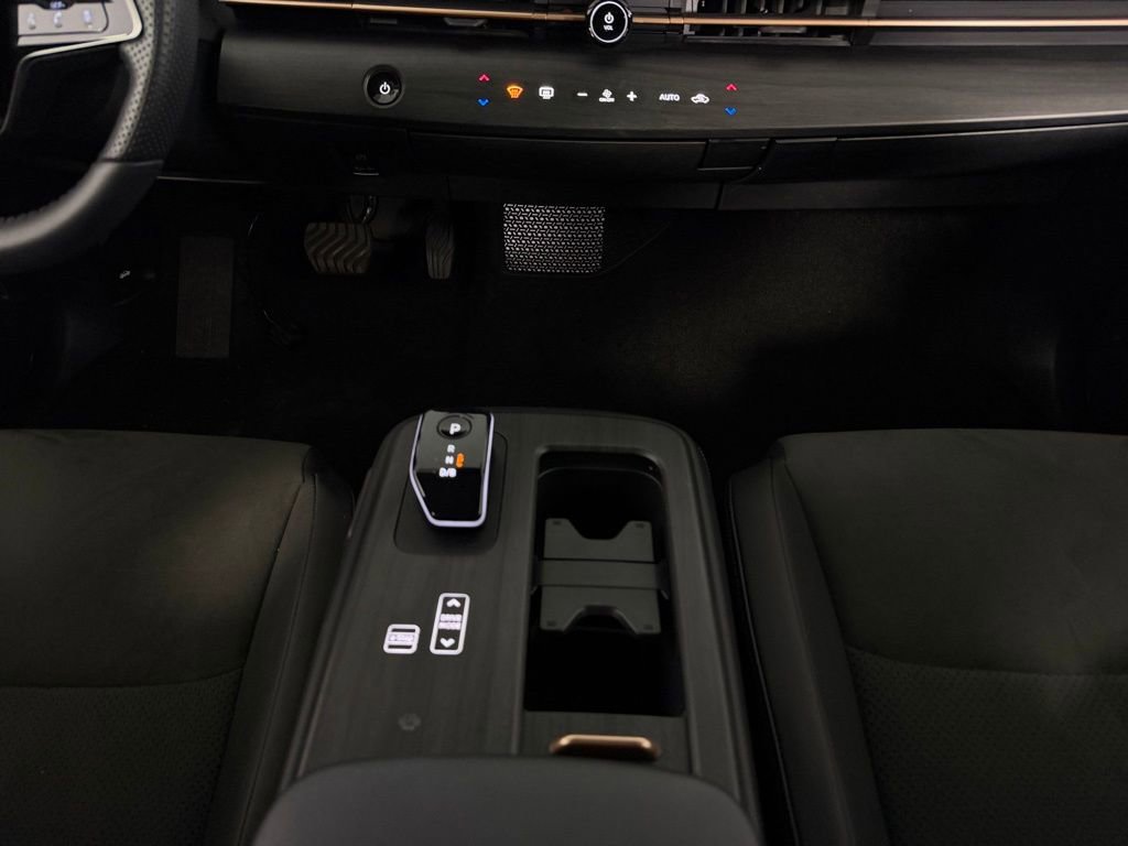 Used 2025 Nissan Ariya FWD image 16