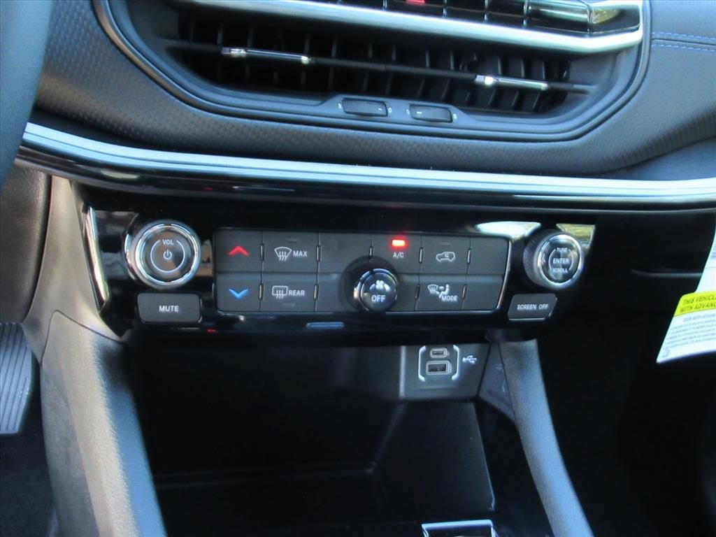New 2026 Jeep Compass Latitude AWD/4WD image 24