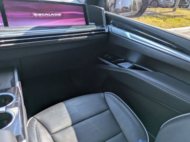 Used 2025 Cadillac Escalade ESV Sport w/ Touring Package AWD/4WD image 18