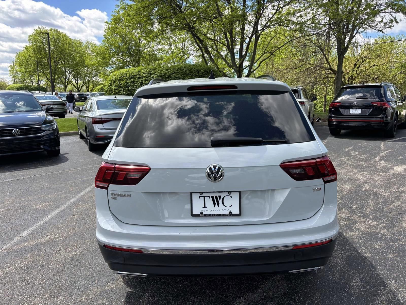 Used 2018 Volkswagen Tiguan SE w/ Panoramic Sunroof Package image 6