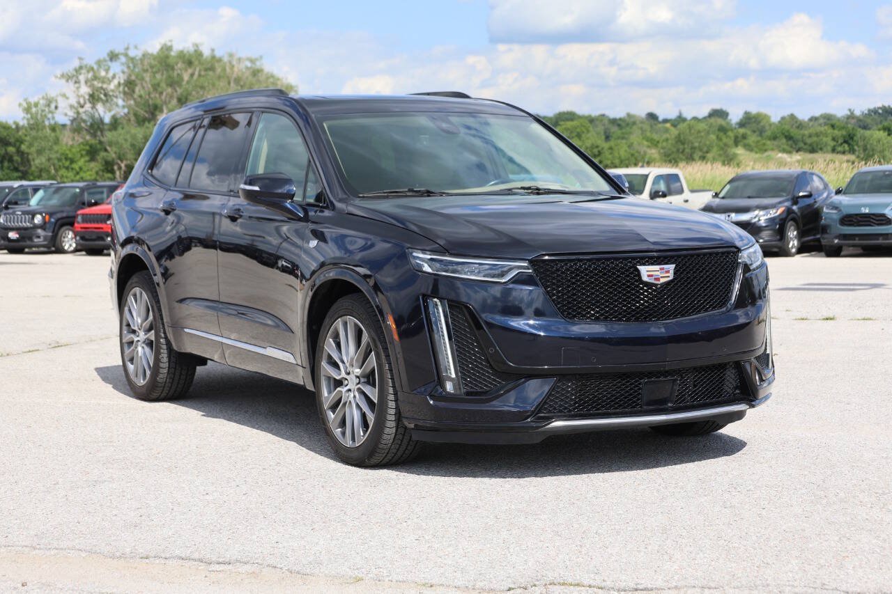 Used 2021 Cadillac XT6 Sport w/ Platinum Package AWD/4WD image 4