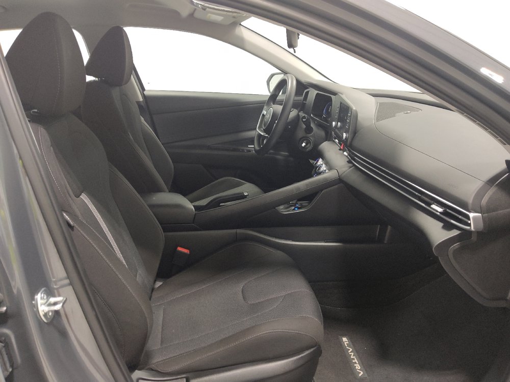 Used 2025 Hyundai Elantra SE FWD image 21