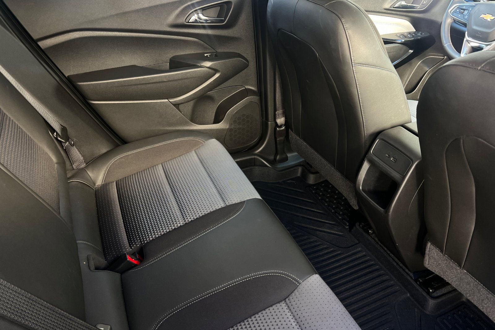 Used 2024 Chevrolet Trax LT w/ LT Convenience Package image 19