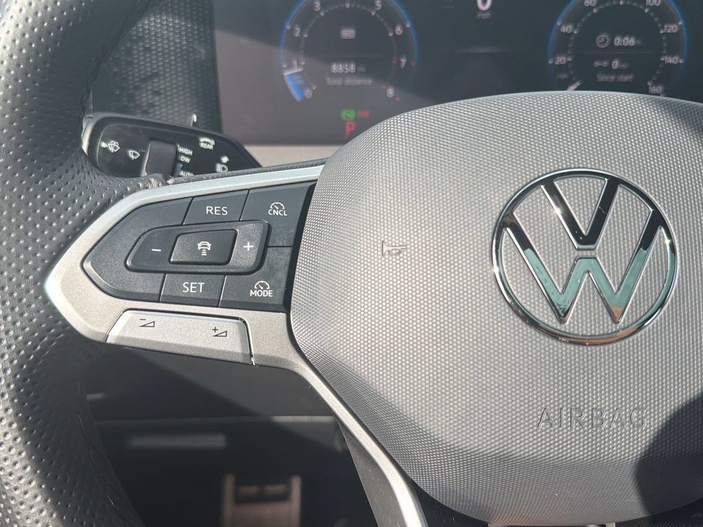 Certified 2025 Volkswagen Tiguan SE R-Line AWD/4WD image 13