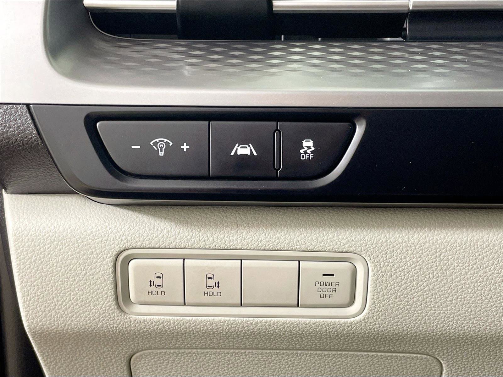 Used 2024 Kia Carnival LX FWD image 14