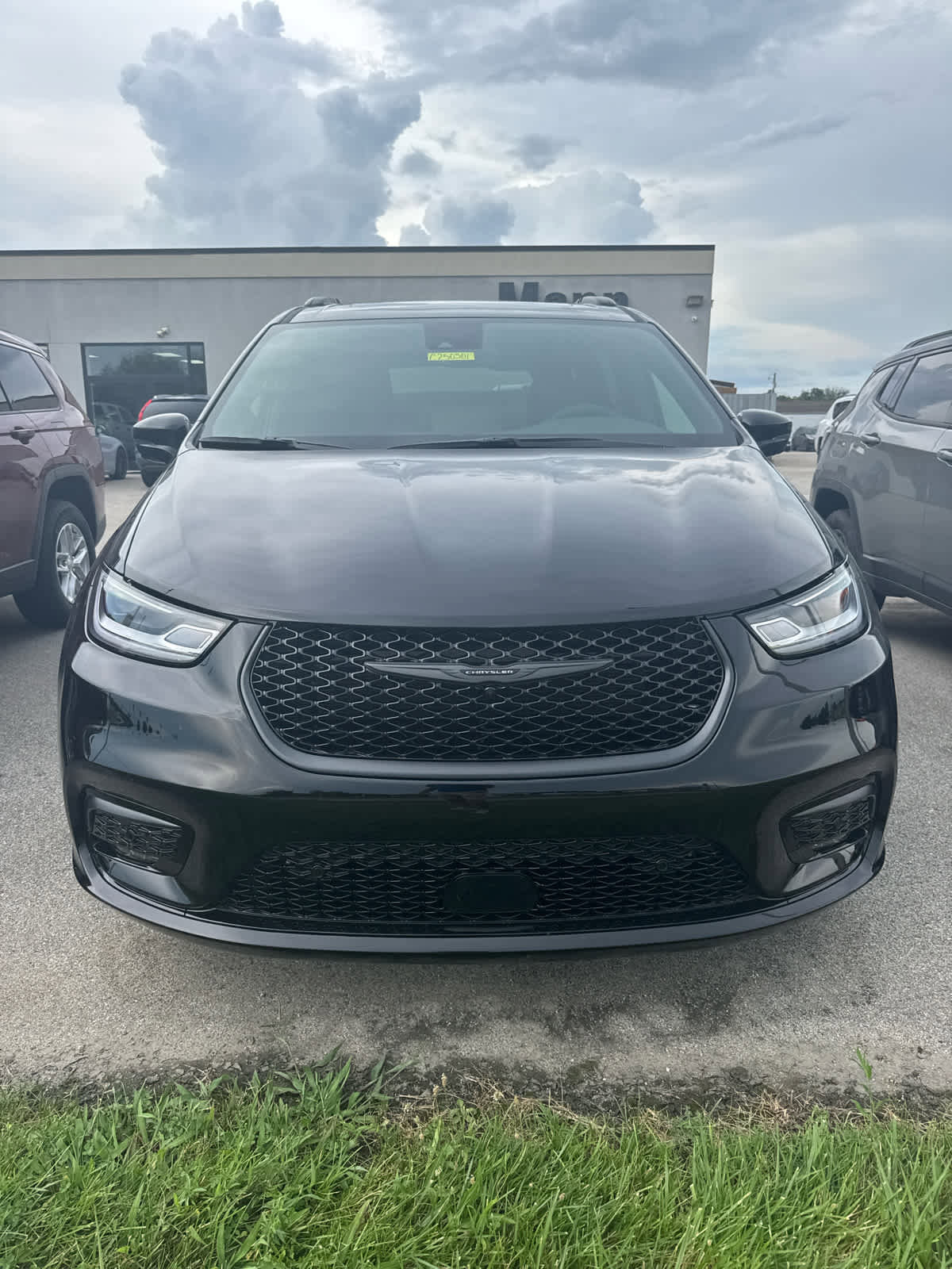 New 2025 Chrysler Pacifica Select w/ Fav Edition Package image 2