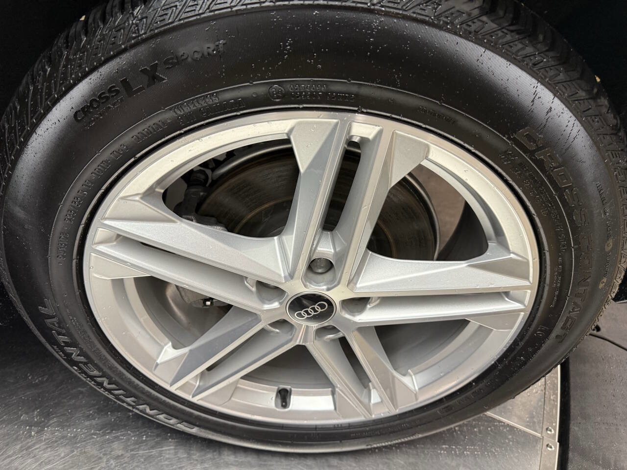 Used 2024 Audi Q5 e Premium w/ Convenience Package image 28