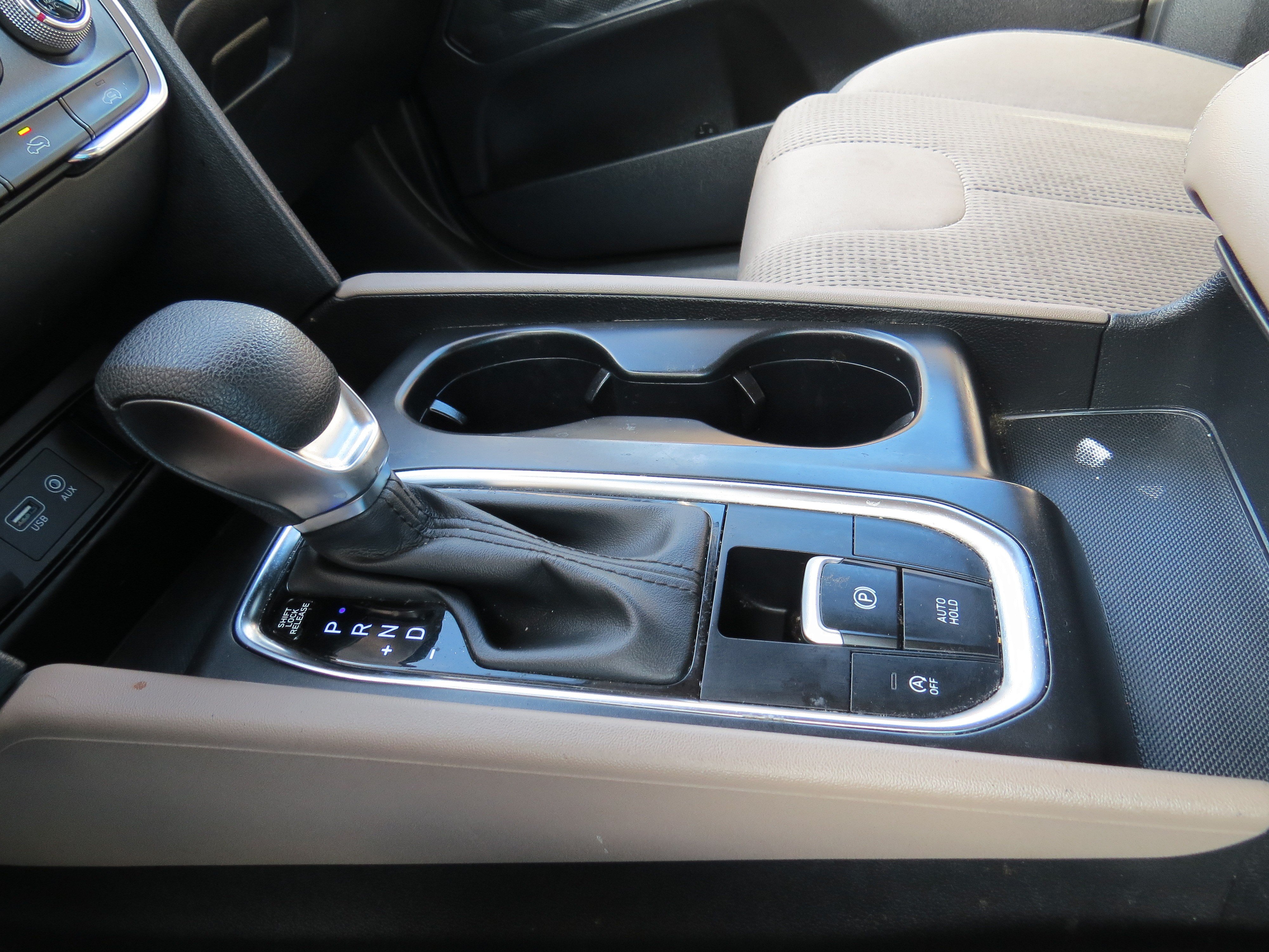 Used 2020 Hyundai Santa Fe SE FWD image 17