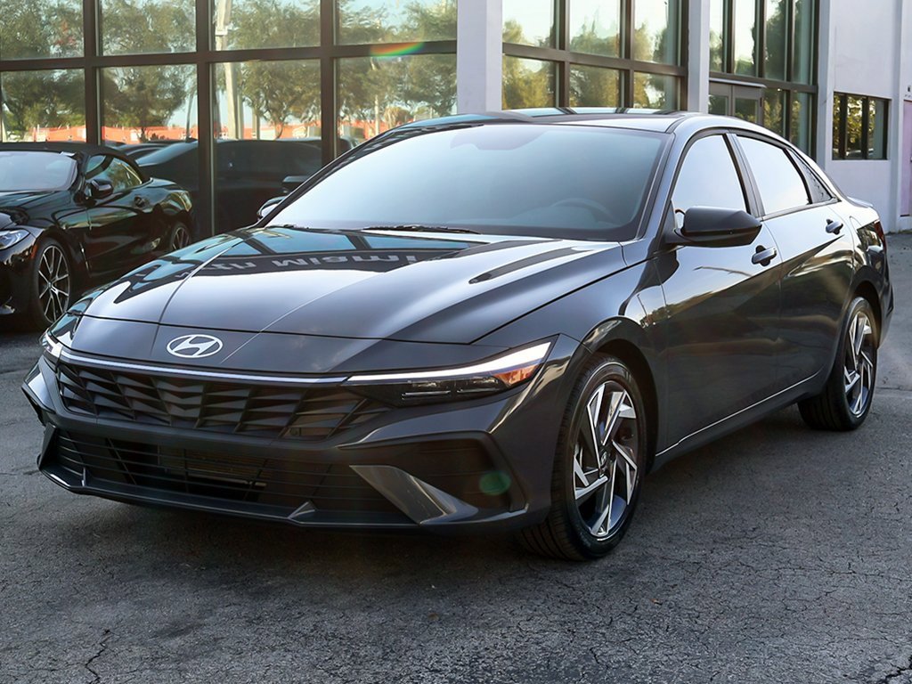 Used 2025 Hyundai Elantra Sport w/ Cargo Package image 7