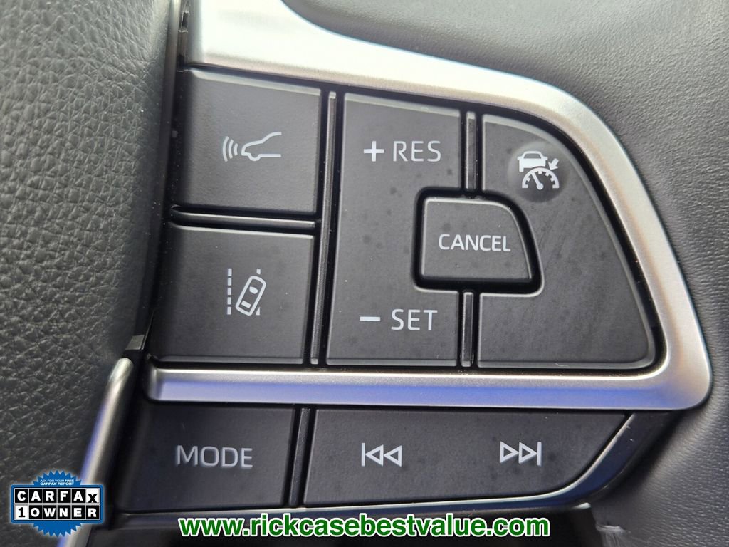 Used 2024 Toyota Highlander XLE image 30