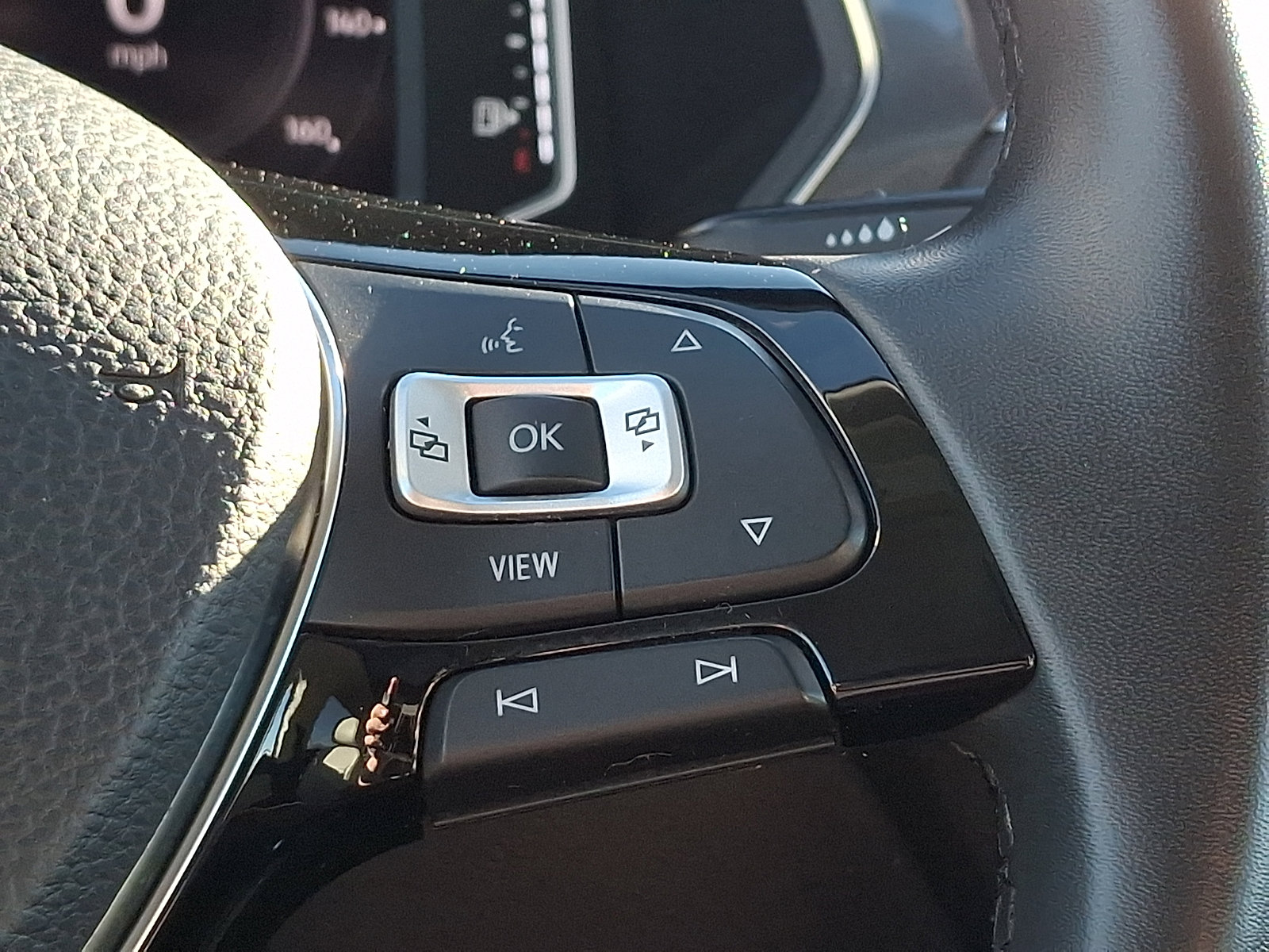 Used 2020 Volkswagen Tiguan SEL image 23