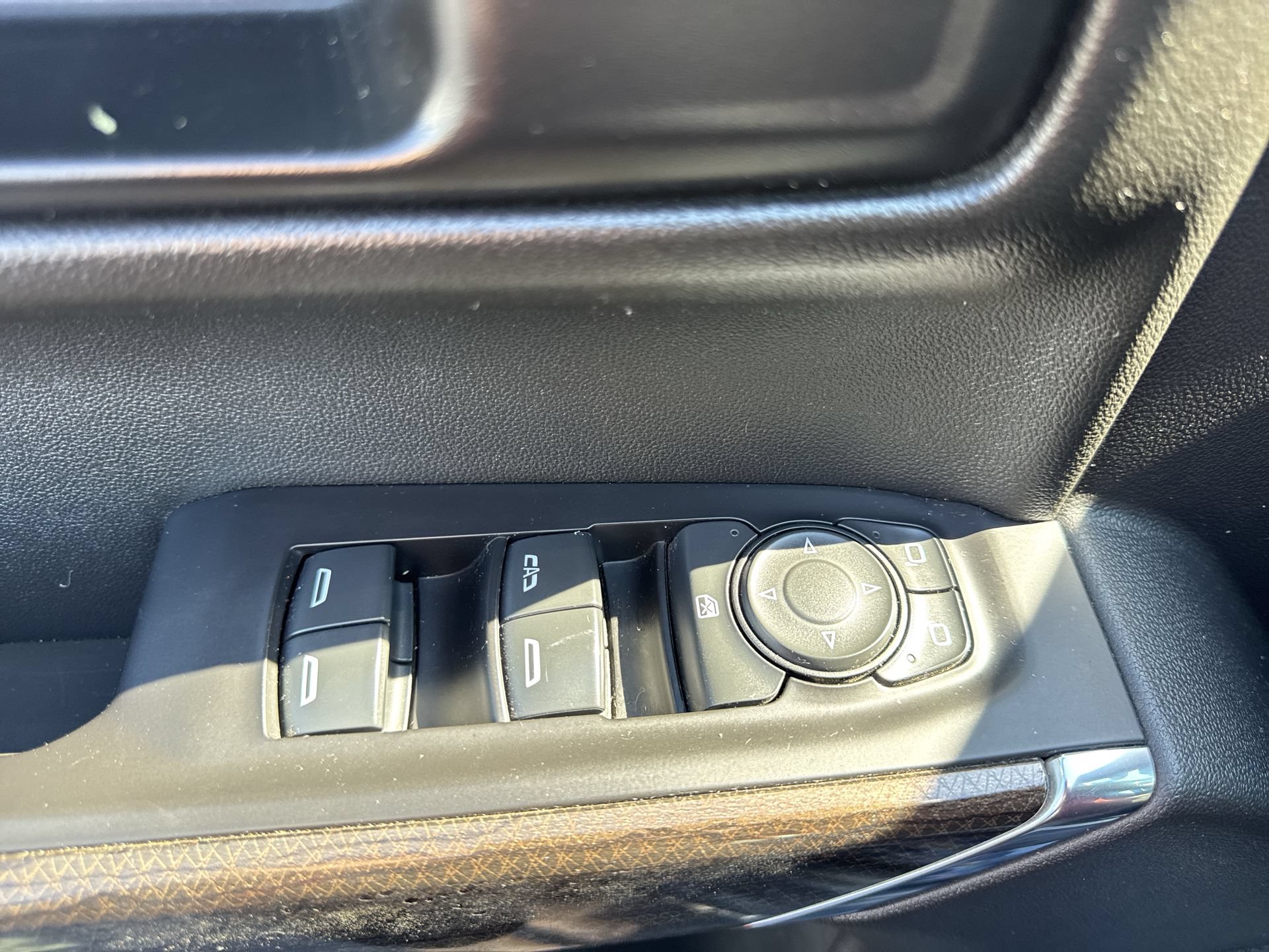 Certified 2021 Chevrolet Silverado 1500 LT Trail Boss w/ LPO, Dark Essentials Package AWD/4WD image 13