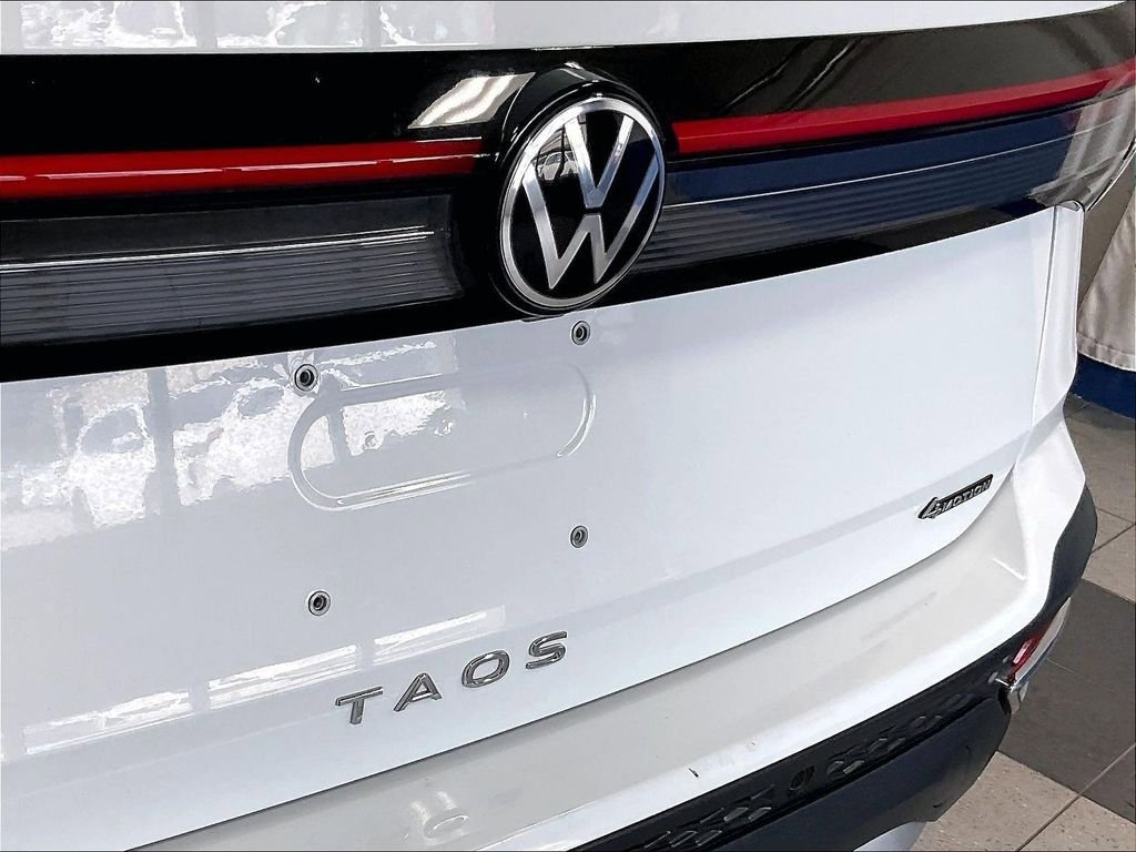 Used 2025 Volkswagen Taos SE AWD/4WD image 28