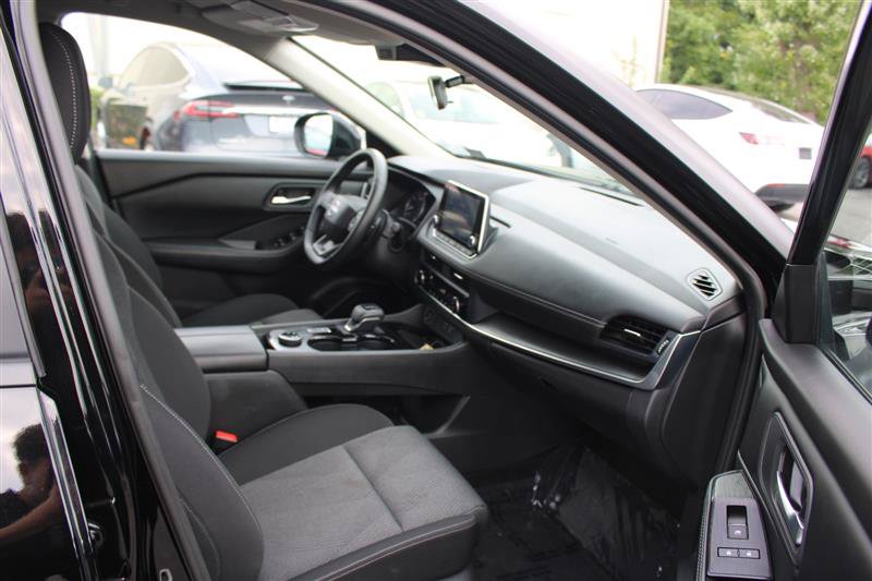 Used 2025 Nissan Rogue SV AWD/4WD image 12