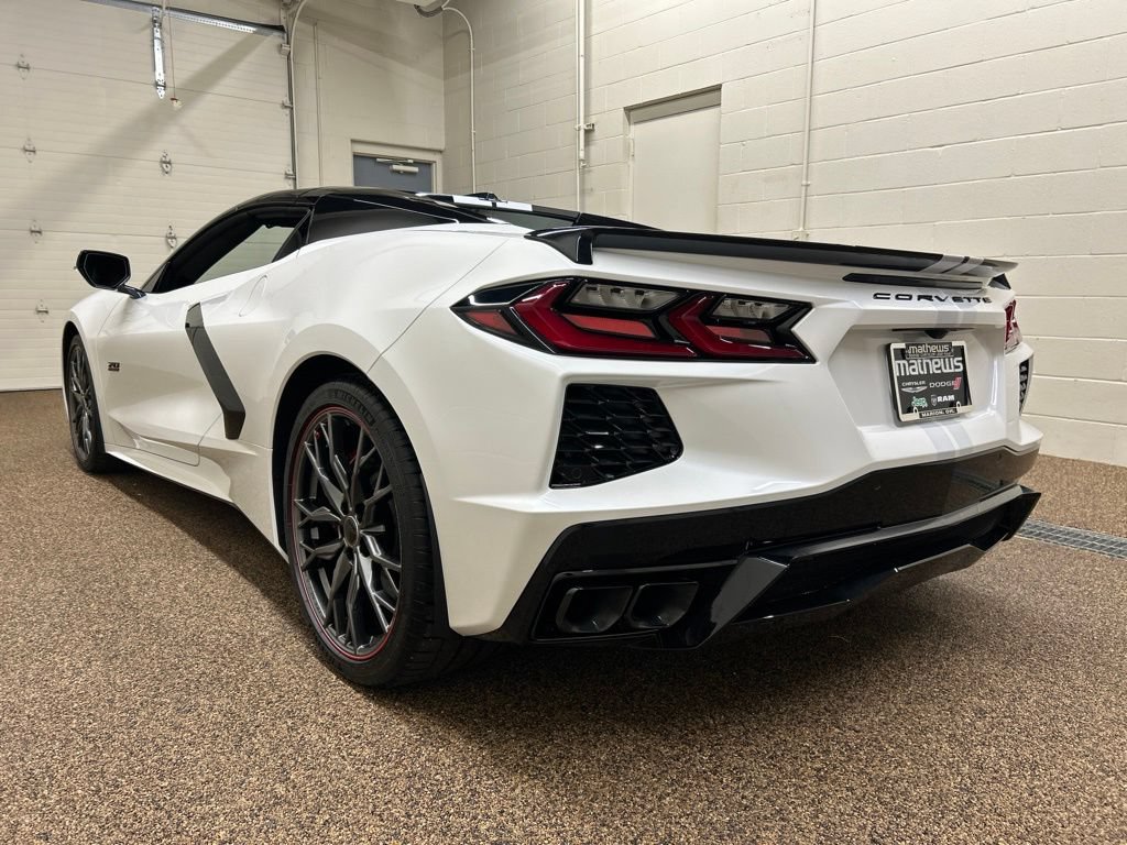 Used 2023 Chevrolet Corvette Stingray Premium Conv w/ Z51 Performance Package RWD image 4
