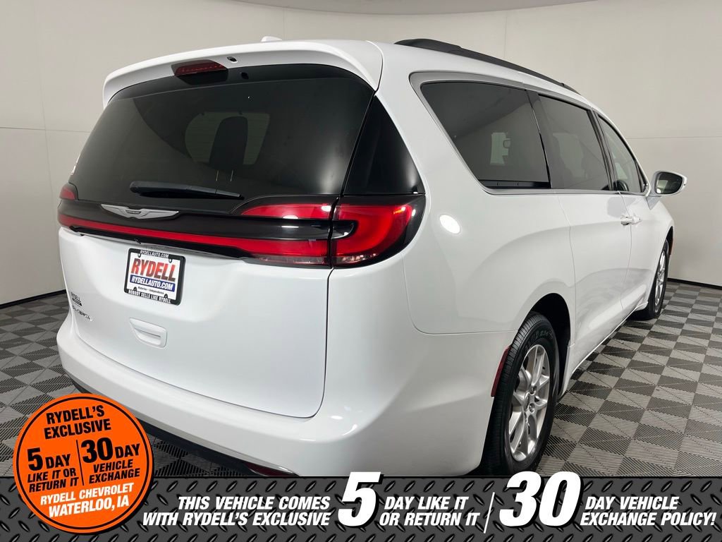 Used 2022 Chrysler Pacifica Touring-L image 4