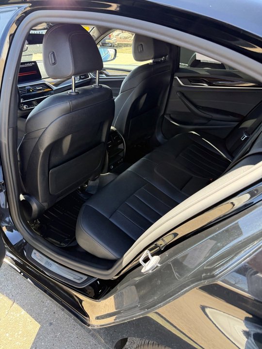 Used 2021 BMW 530i xDrive w/ Convenience Package image 12