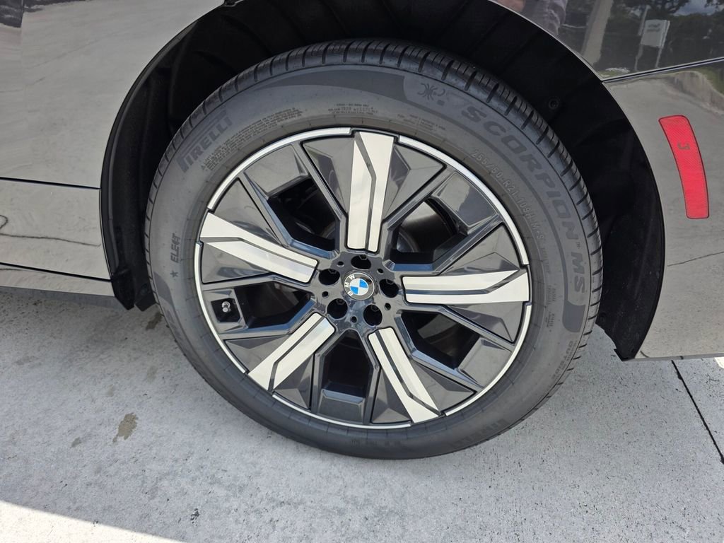 Used 2026 BMW iX xDrive45 w/ Premium Package AWD/4WD image 15