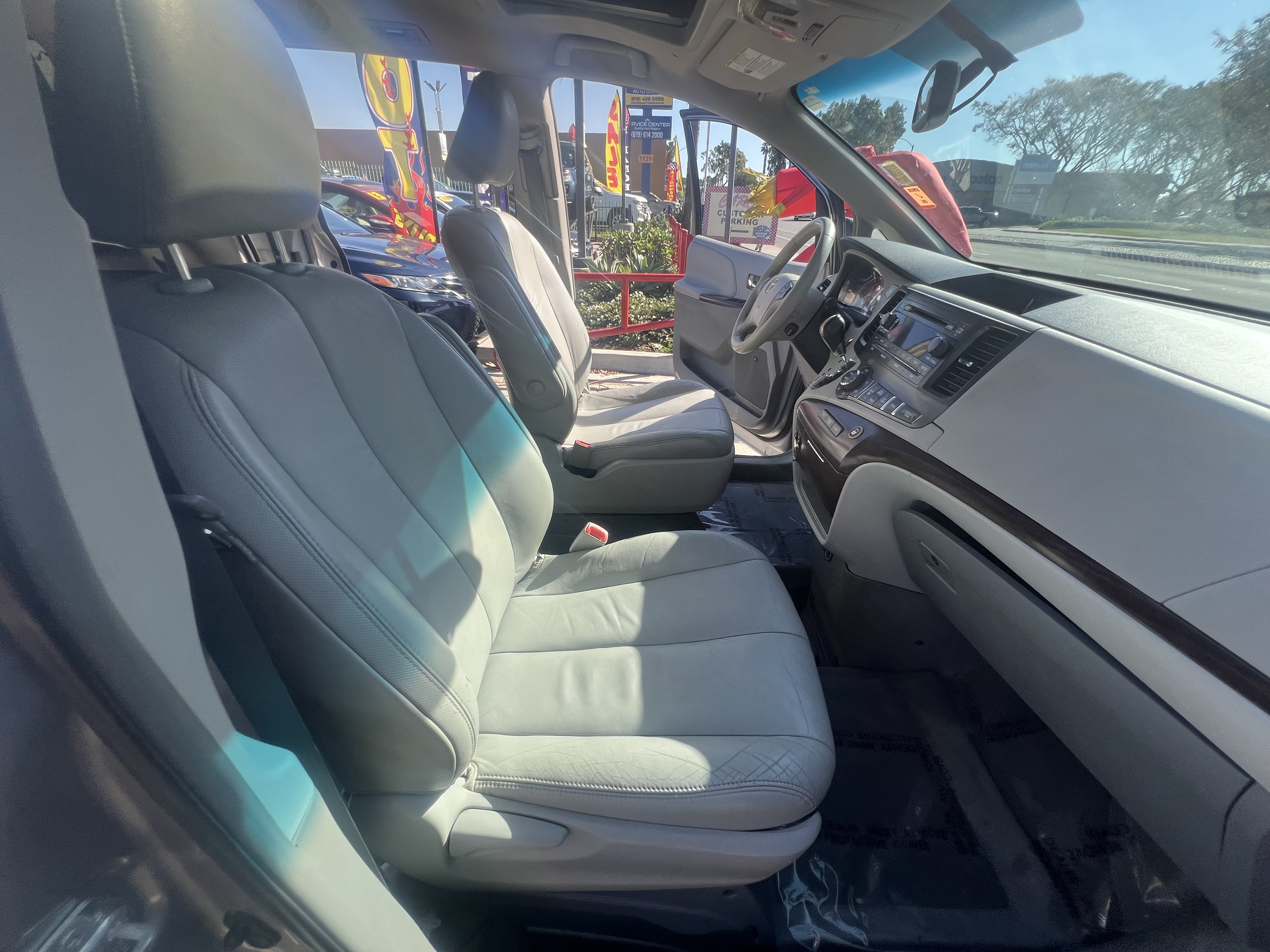 Used 2011 Toyota Sienna XLE FWD image 47