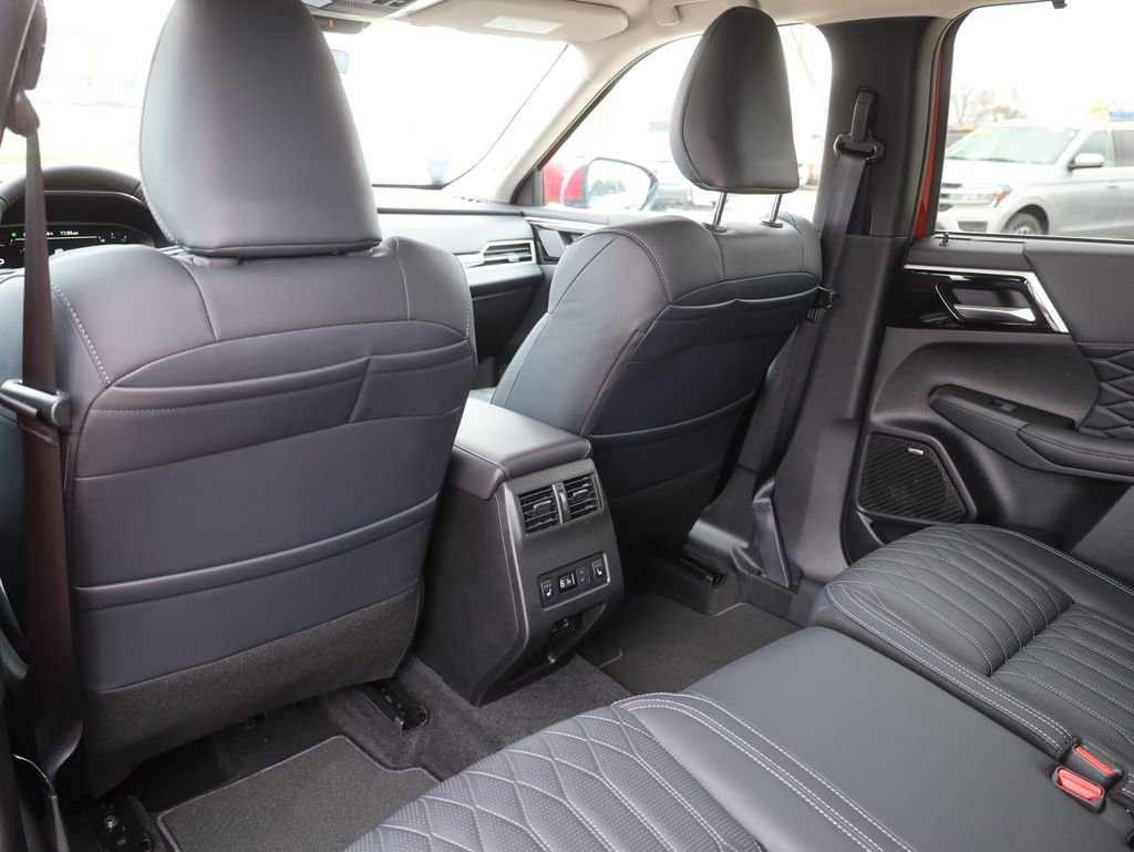 New 2025 Mitsubishi Outlander SEL image 34
