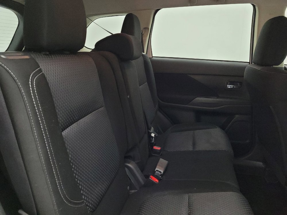 Used 2019 Mitsubishi Outlander ES image 19
