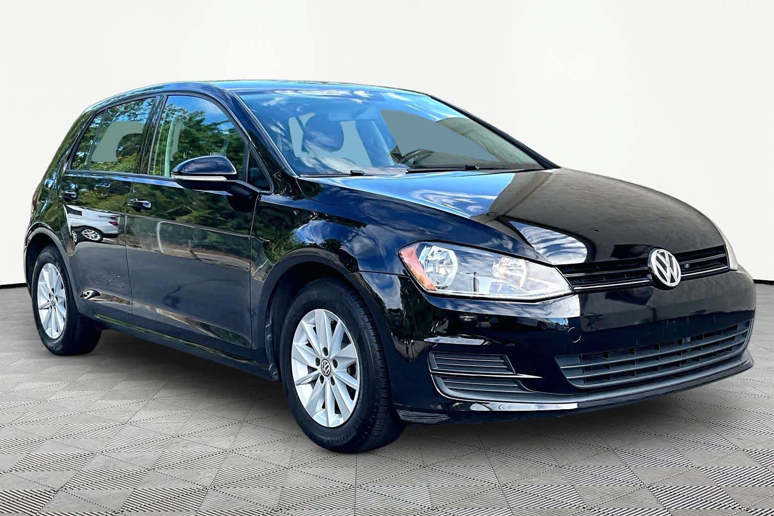 Used 2017 Volkswagen Golf S FWD image 3