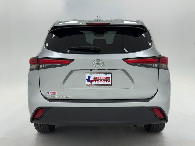 Used 2023 Toyota Highlander L FWD image 39
