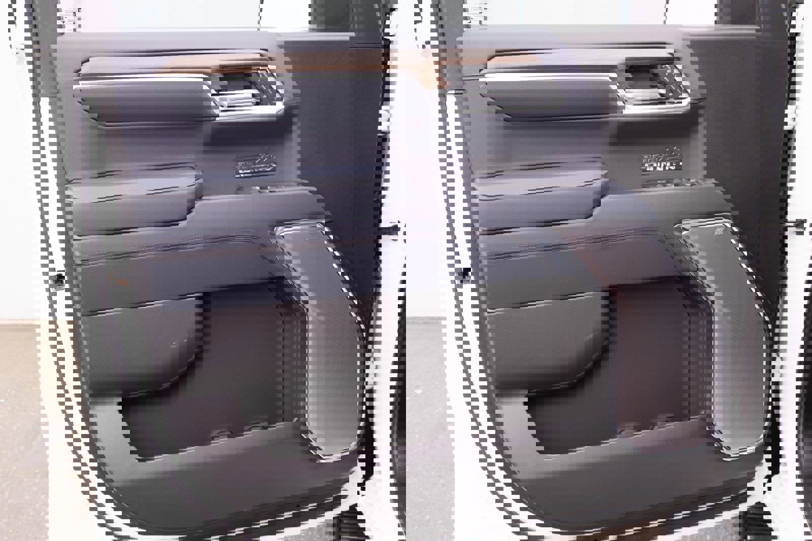 Used 2023 Chevrolet Silverado 1500 High Country w/ Technology Package image 15