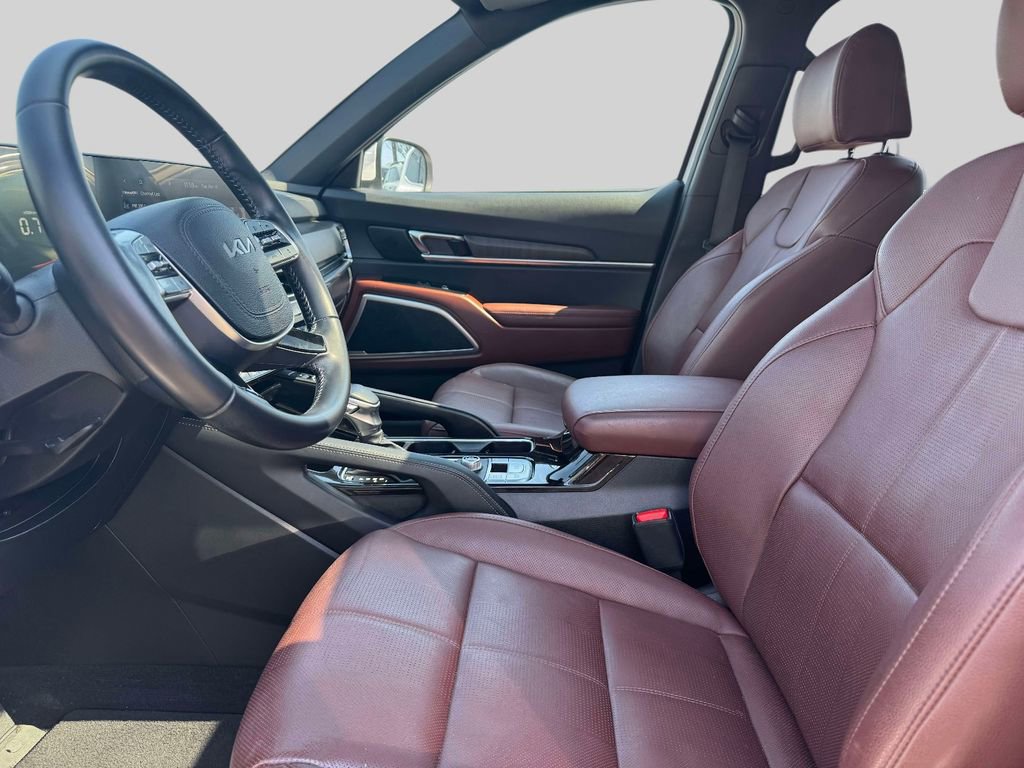 Used 2023 Kia Telluride EX w/ EX Captain's Chair Package image 14
