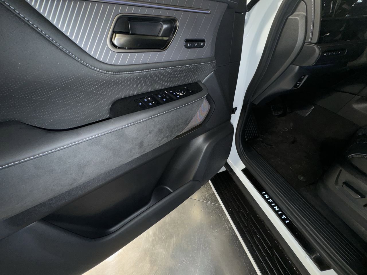 Used 2025 INFINITI QX80 Autograph w/ Premium Cargo Package image 51