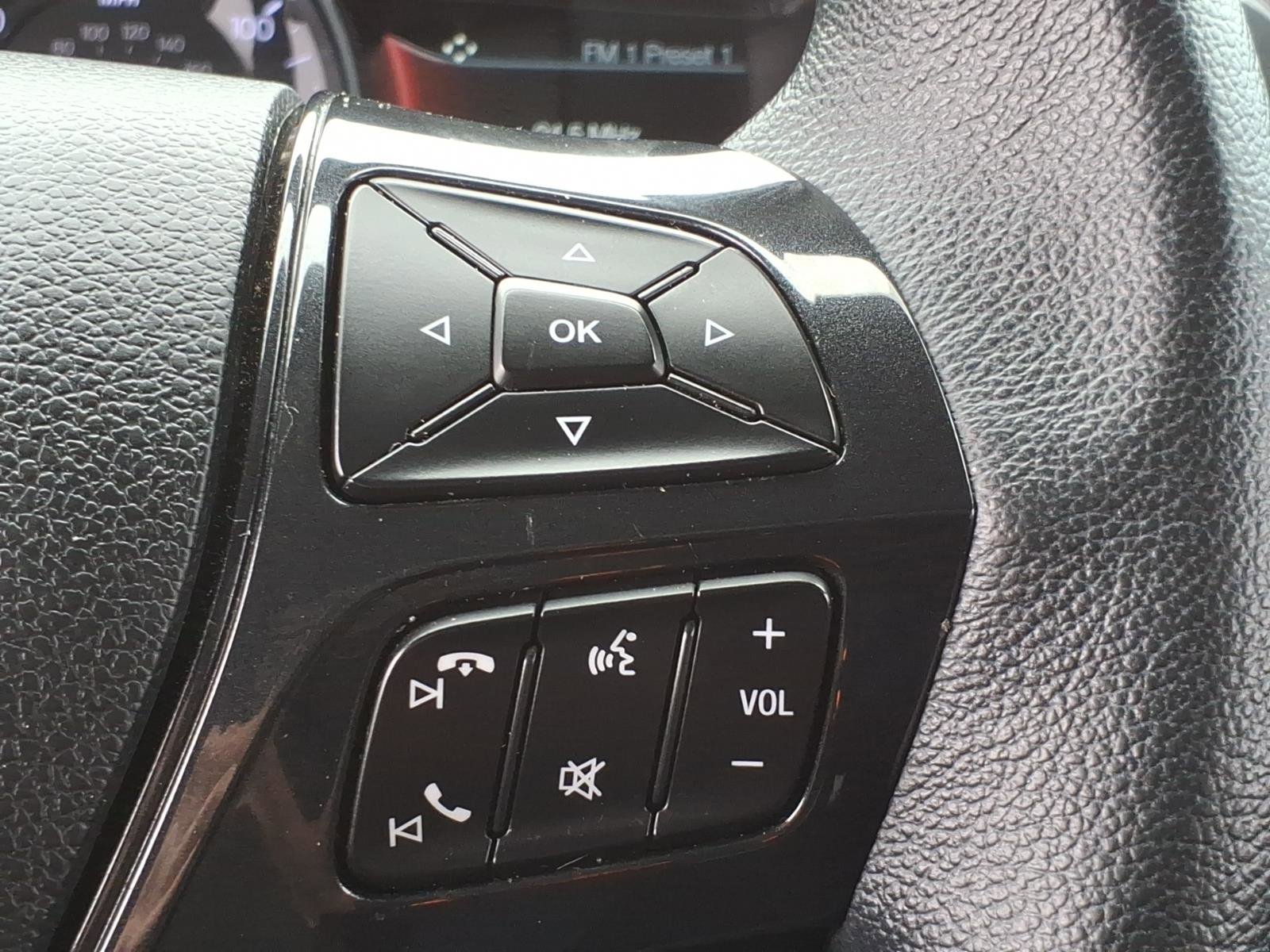 Used 2018 Ford Explorer XLT w/ Equipment Group 202A AWD/4WD image 18