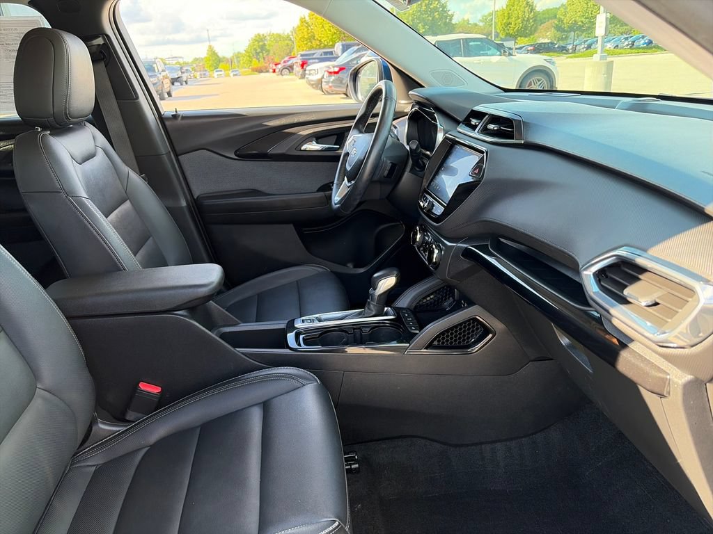 Used 2021 Chevrolet TrailBlazer LT w/ Premium Seating Package FWD image 11