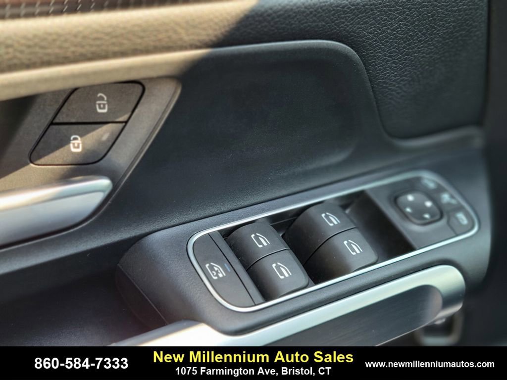 Used 2022 Mercedes-Benz EQB 350 4MATIC image 17