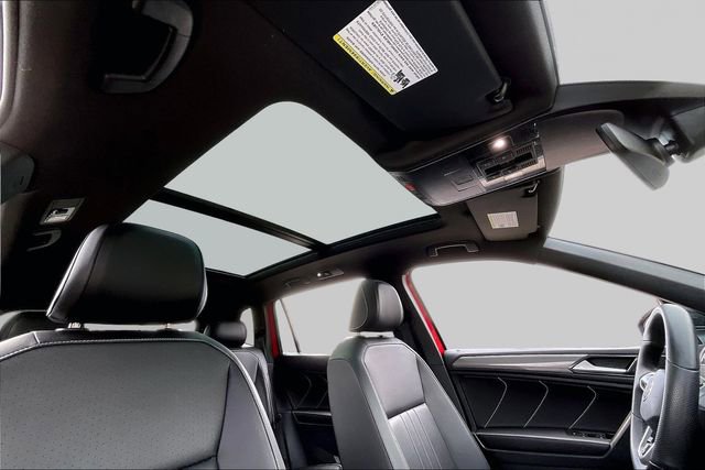 Used 2024 Volkswagen Tiguan SE R-Line image 19