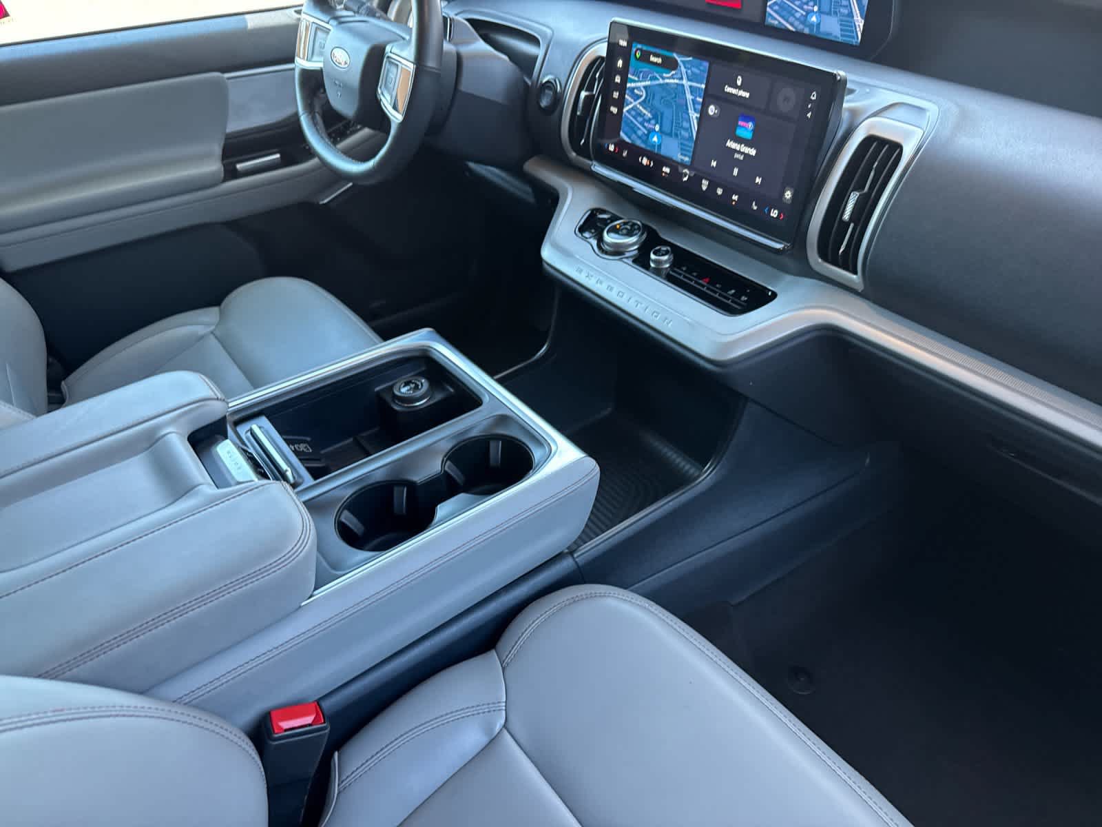 Used 2025 Ford Expedition Active RWD image 15