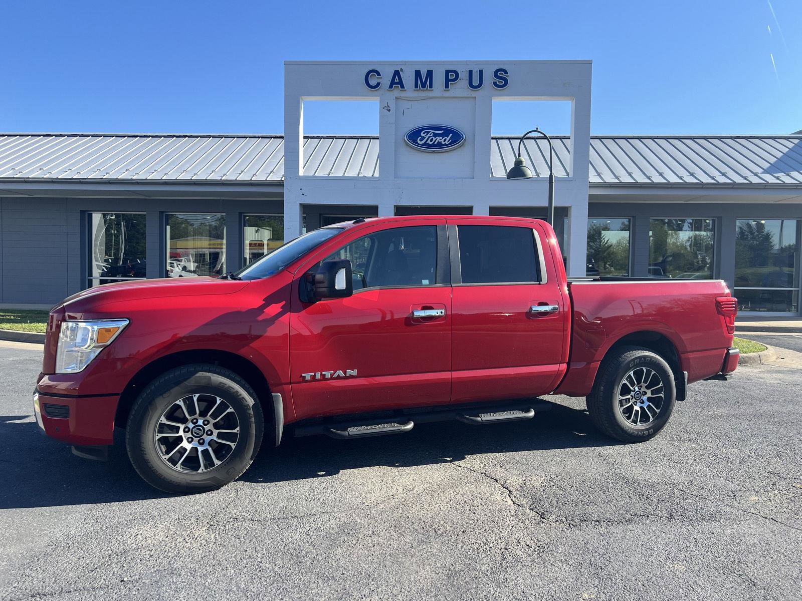 Used 2021 Nissan Titan SV w/ SV Convenience Package AWD/4WD image 2