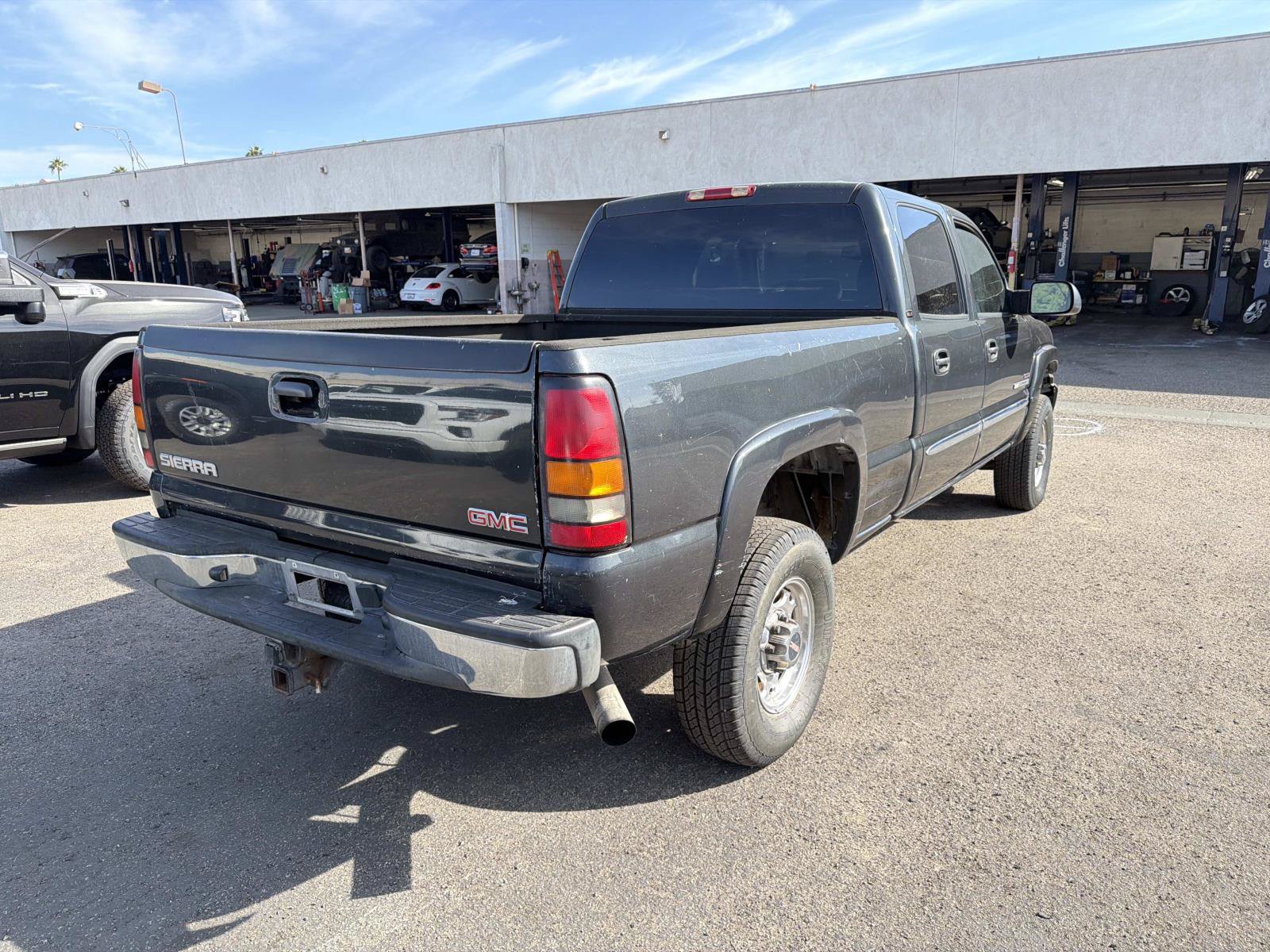 Used 2004 GMC Sierra 2500 SLE w/ Heavy-Duty Power Package RWD image 4