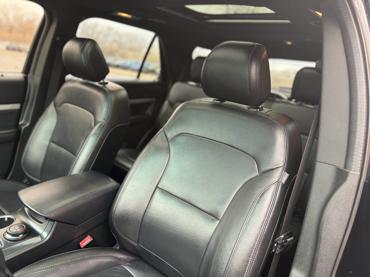 Used 2016 Ford Explorer XLT w/ Equipment Group 202A image 13