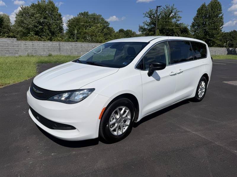 Used 2024 Chrysler Voyager LX FWD image 17