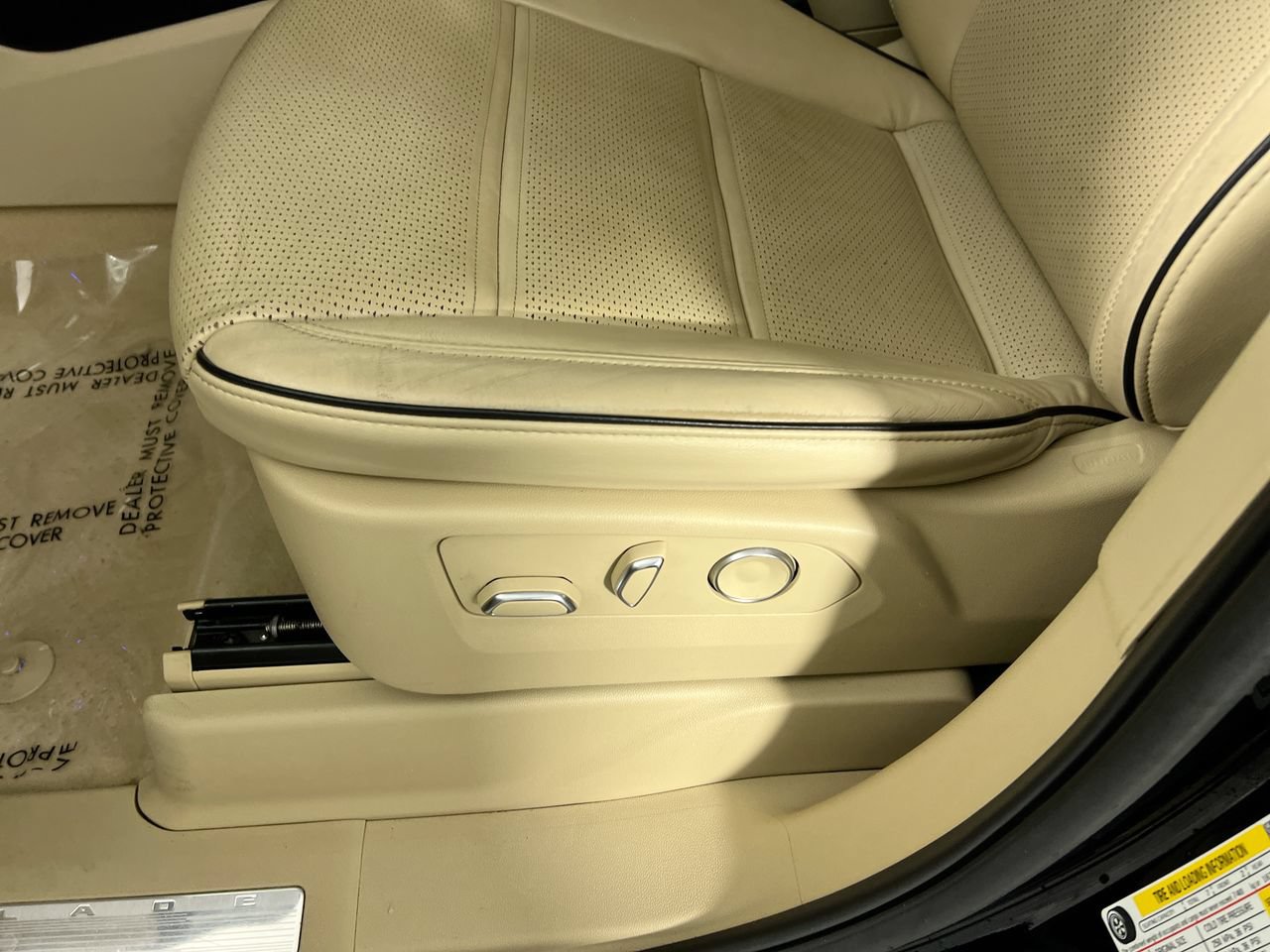 Used 2024 Cadillac Escalade Premium Luxury RWD image 13