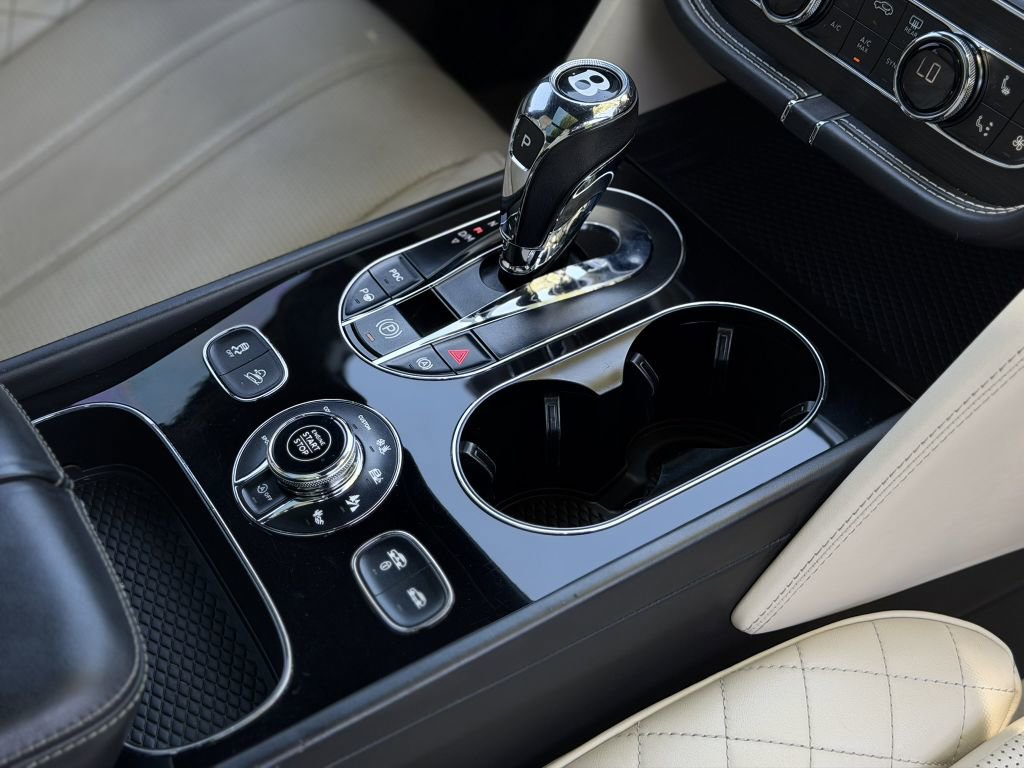 Used 2017 Bentley Bentayga AWD/4WD image 26