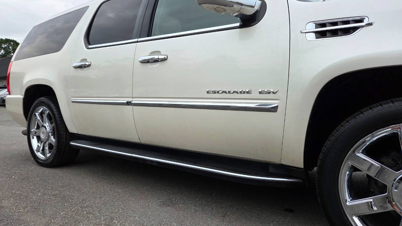 Used 2010 Cadillac Escalade ESV Luxury AWD/4WD image 18